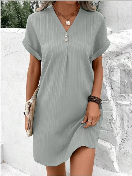VM – Casual Zomerjurk met V-hals en Knoopdetails – Dames