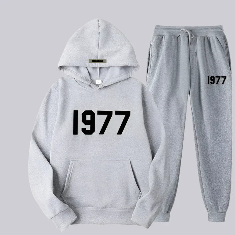 VM – Oversized Retro Trainingspak met 1977 Detail