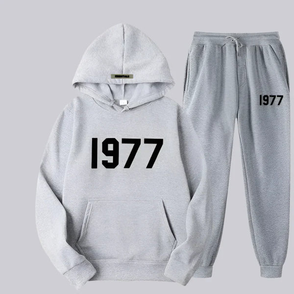 VM – Oversized Retro Trainingspak met 1977 Detail