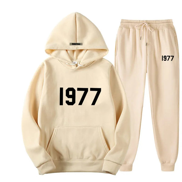 VM – Oversized Retro Trainingspak met 1977 Detail