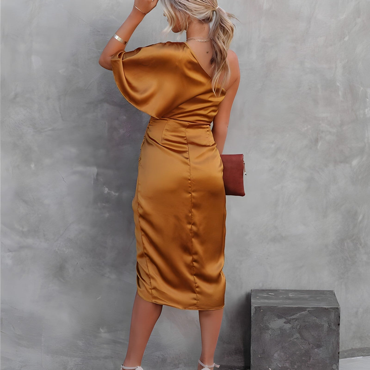 VM – Elegante Zijden Jurk met Luxe Uitstraling