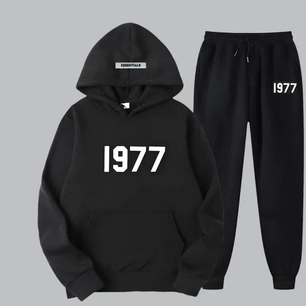 VM – Oversized Retro Trainingspak met 1977 Detail