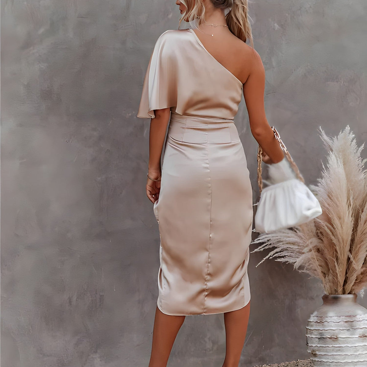 VM – Elegante Zijden Jurk met Luxe Uitstraling